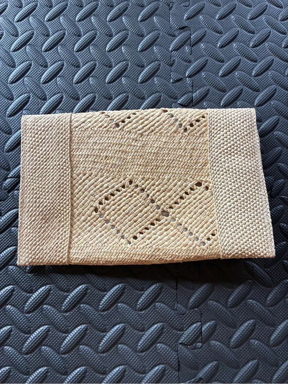 Bermuda Beauty Craft Vintage Woven Straw Envelope Clutch with Floral Accent